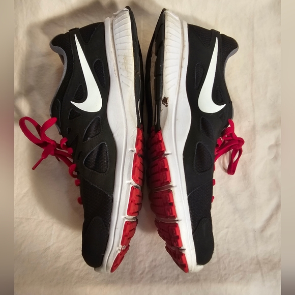 Nike Revolution 2 red & black - Picture 9 of 12